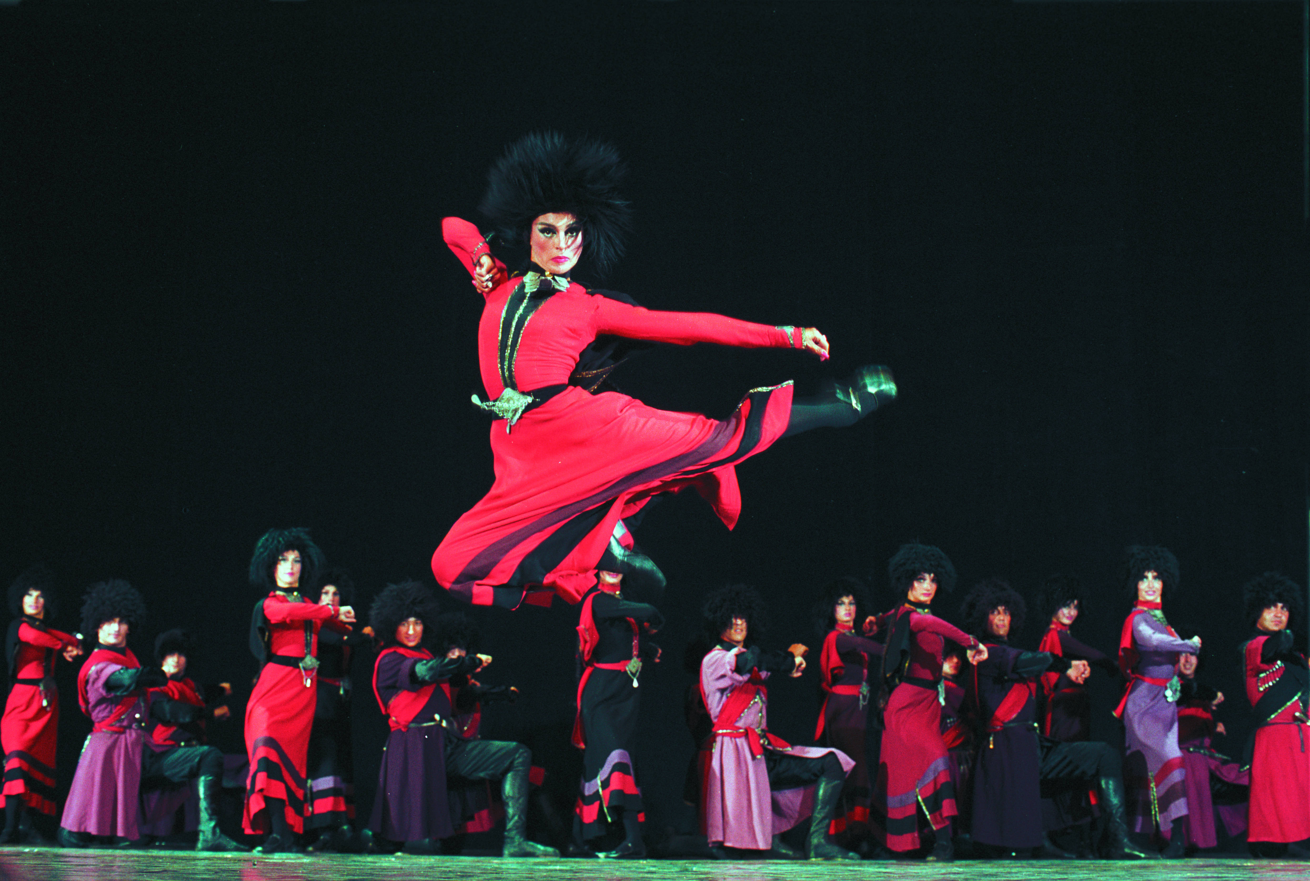 Грузинское диско видео. Грузинский национальный балет Сухишвили. Ансамбль Сухишвили Рамишвили. Ансамбль танца Сухишвили. Танец Хоруми Сухишвили.